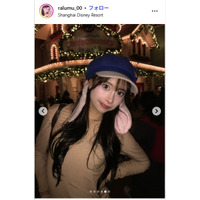 「シャッフルアイランド」藤川らるむ、美脚際立つマイクロミニワンピで上海満喫「脚が長くて綺麗すぎる」「コーデおしゃれ」の声
