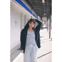 鳴海唯、飾らず自然体の姿見せる 季刊ZINE企画「Magic hour」スタート【コメント】