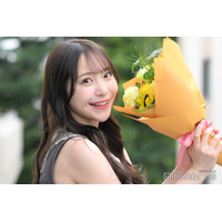 かとゆり、カットアウトパンツから太ももチラ見せ「ワンポイントお洒落」「脚に目がいく」と反響