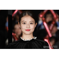 今田美桜、夜のディズニーで胸元開放ドレス姿披露「プリンセスみたい」「お城が霞む美しさ」絶賛の声