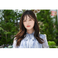 福原遥、美脚透けるショットに熱視線「大人の魅力全開」「上品なセクシーさ」