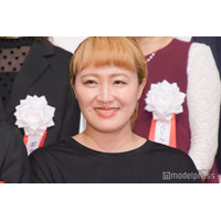 丸山桂里奈、整備された自宅庭公開 愛娘がブランコ楽しむ姿に「広くて綺麗」「理想的なお庭」と反響