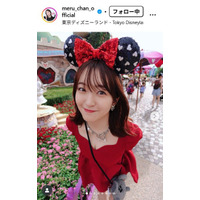 元HKT48田島芽瑠、上海ディズニーで美脚際立つミニ丈コーデ披露「脚長すぎ」「神スタイル」と反響