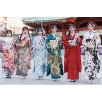 AKB48秋山由奈・新井彩永ら“AKB48と同い年世代”が華やか晴れ着姿披露「新たな伝説をここから始められるような年に」