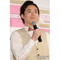 クマムシ佐藤大樹、15歳年下恋人との密着“平成プリ”公開「ラブラブ」「お揃いのマフラー素敵」の声
