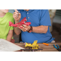 おもちゃが動かず落ち込む5歳孫。すると祖父が説明書を読み…！？「孫は満面の笑み」