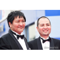 人気吉本芸人「ビジュアル系にハマってた頃」学生時代の写真を相方が公開「衝撃的」「激変すぎる」の声