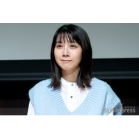 松本穂香、ミニスカ×ブーツのブラウンコーデで美脚スラリ「スタイル抜群」「ポーズ可愛い」と反響