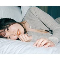 櫻坂46松田里奈、大人な魅力光るボディスーツ姿 1st写真集先行カット解禁【まつりの時間】