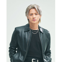 Number_i平野紫耀、空港での変装ショットに反響続々「隠しきれないオーラ凄い」「小顔が際立ってる」