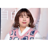 結婚発表の餅田コシヒカリ、カラードレスでのウエディングフォト公開「似合ってる」「センスがいい」の声