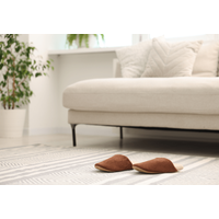 休日の朝…ソファの上にスリッパが2つ！？そっと並べた“意外な犯人”にほっこり