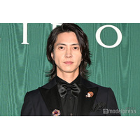 山下智久、公園・コインパーキング…変装なし街中ショットに驚きの声「普通にいてびっくり」「遭遇したい」