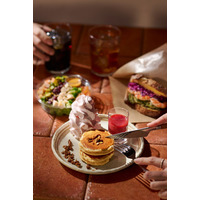 コナズ珈琲から新ブランド「KNOWS COFFEE」千葉に1号店 パンケーキバー＆製法選ぶコーヒー体験