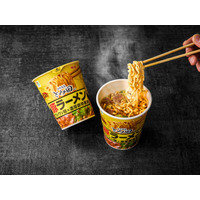 セブン、とみ田監修カップ麺登場 ガーリック練り込み麺×濃厚豚骨醤油スープのガッツリ系
