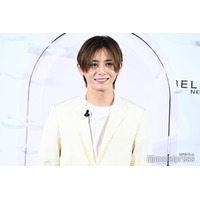 Hey! Say! JUMP山田涼介、羽舞う扉から登場 “得意分野”で撮影1発OK「アイドルとして結構羽吹かせてもらっていたので」