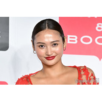 “驚異の10頭身”モデル・香川沙耶「大切な人とこれからの時間を共にすることになりました」薬指に指輪キラリ＆お相手との密着ショットも