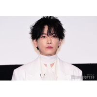 佐藤健、MISAMOと豪華プレゼント交換＆お茶目な舞台裏のやりとり話題「可愛すぎる」「センス良い」