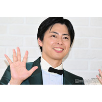 コットン西村「初対面で会うやいなや目を輝かせながら」母＆人気芸人のハグショットに「お母様が可愛すぎる」「微笑ましい光景」と反響