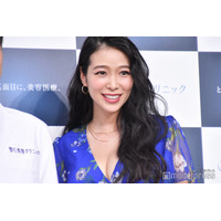 紅蘭、“100坪超”豪邸キッチンで愛娘とお菓子作り「キッチン広すぎてびっくり」「美人母娘すぎる」と驚きの声