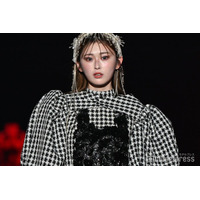 ゆうちゃみ、網タイツから見せる脚線美 煌めくド派手コーデに「さすがの着こなし」「スタイル良すぎ」の声【TGCあいち・なごや2026】