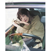 山下美月、大人な黒オフショル纏う「CanCam」“きれいめお姉さん”特集号表紙に登場