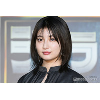 吉川愛、ミニスカ制服姿に熱視線「現役女子高生かと」「可愛すぎる」