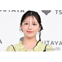 元日向坂46渡邉美穂、ショーパン姿の撮影オフショットに視線集中「可愛すぎる」「サンダルの養生テープが現場感満載」