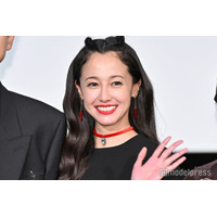 沢尻エリカ、7年ぶり映画出演で舞台挨拶登壇 後輩女優が涙「おかえりっていう言葉を伝えたい」