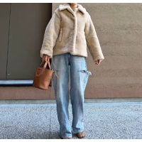 ショート丈コート×デニム。まだまだ寒い日に映える、明るめ配色のあったかコーデ【40代の毎日コーデ】