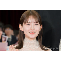 畑芽育、金髪ハイライトの新ヘアに絶賛の声「雰囲気変わりすぎ」「おしゃれ」