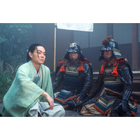 「銭をよこせ」小一郎は直の死を乗り越えられるのか。彼を立ち上がらせた“500文の賭け”【NHK大河『豊臣兄弟！』9話】