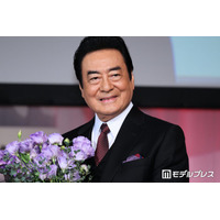 高橋英樹「結婚52周年です」妻顔出しの記念日デートショット＆金婚式の写真公開「笑顔がそっくり」「毎年お祝いしてて素敵」と反響