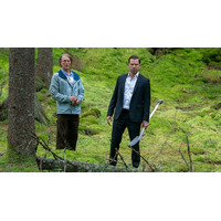 マッツ・ミケルセンが記憶を失いジョン・レノンに？『さよなら、僕の英雄』6月19日公開決定 デンマーク興行記録を塗り替えた話題作