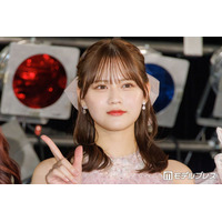 ＝LOVE高松瞳、レースタイツで美脚際立つ ミニ丈白コーデに「可愛いが止まらない」「ずっと見ていられる美しさ」と反響