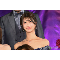 美人アナウンサー、美脚透ける黒タイツコーデ披露「ドキッとした」「お顔小さい」と反響