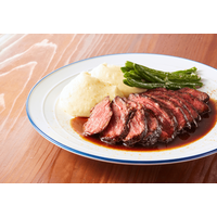 北欧で…ステーキを注文したら衝撃の光景！？肉の下から“予想外の食材”が出現⇒その後の”追い打ち”に「思わず笑った」「もう見たくない」