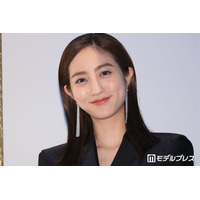 堀田茜、美ウエストちらり久々の私服ショットに反響「オーラすごい」「綺麗すぎて眼福」