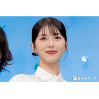 浜辺美波“アシンメトリーなボブヘア”で雰囲気一変「未来感すごい」「難易度が高い髪型なのに完璧」と反響