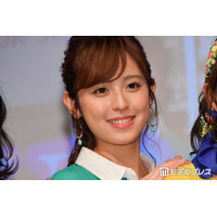 第1子妊娠中の久慈暁子、ふっくらお腹際立つワンピース姿披露「もうすぐですね」「可愛いマタニティコーデ」の声