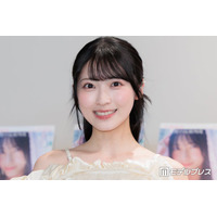 AKB48メンバー、美脚際立つミニワンピース姿のオフショット公開「絵になる美しさ」「透明感溢れてる」と反響
