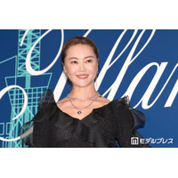 観月ありさ「90年代」美脚際立つ懐かしモデル姿公開「今も昔も異次元」「伝説の8頭身」と絶賛の声