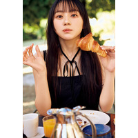 乃木坂46川崎桜、私服姿で朝食楽しむ 先行カット第18弾解禁【エチュード】