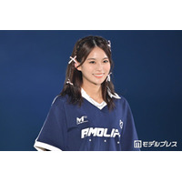 「御上先生」生徒役女優、スリットワンピから美脚チラリ「膝下長くてビックリ」「スタイル良すぎ」と反響