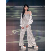 “異例の24人組”tripleSリン、初ランウェイで堂々ウォーキング 抜群プロポーション披露「夢のような時間でした！」【超十代2026】