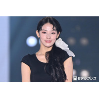 元NMIXXジニ、ソロデビュー後初来日「関コレ」初出演でトップバッター飾る