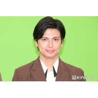 3児の親 川崎希の夫・アレクサンダー、長女の”100均でも映える”写真公開「美人すぎ」「仕草も可愛い」と反響