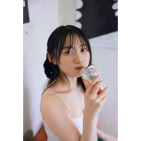 乃木坂46川崎桜、スラリと伸びた足を披露 「アザーカットミニブック」先行カット公開【エチュード】