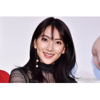 KARA知英、美脚際立つミニボトム春コーデ2種公開「エレガントもガーリーも似合う」「スタイル抜群」の声