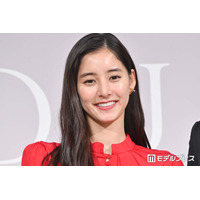 中島裕翔＆新木優子、電撃結婚にトレンド入りの反響「作画が同じすぎる」新木の直筆署名も話題「美文字」